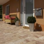 La Tierra Pflasterstein in mediterraner Farbnuance verlegt im wilden Verband