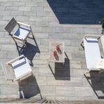 Stratos Gestaltungspflaster Titangrau mit betonglatter Oberfläche und gestreift nuancierter Farbgebung