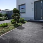 Zentano Pur Pflasterstein in moderner Gartenanlage