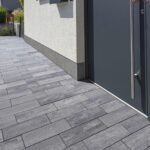 Zentano Pur Pflasterstein in moderner Gartenanlage