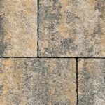 Auf den ersten Blick gefallen die Nuancierungen und die modern abgestimmten Formate. Beim zweiten Hinsehen wirken dann die leicht gewellten Kanten und die strukturierte Oberfläche. Die große Besonderheit von Xanthos kann man aber sehen und fühlen. Durch unsere Veredelung wird der Stein farbintensiver, glatt und fast samtig – deshalb nennen wir ihn auch "Xanthos samt"! Zum hohen gestalterischen Wert kommen die praktischen Eigenschaften hinzu: die optimierte Stärke von 5,5 Zentimetern und die Produktion ohne Fase. Das macht Xanthos für eine Terrassenplatte außerordentlich robust und die fertigen Flächen sind gehfreundlich und bieten wenig Platz für unerwünschtes Grün.