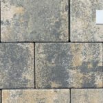 Quadroton besticht durch zeitlose Eleganz, die sich stimmig in jedes Umfeld einpasst. Ruhig und harmonisch unterstreicht dieses Pflaster besonders das Gesamtbild moderner Architektur. Attraktive Mischfarben verleihen jeder Fläche ihren individuellen Reiz. Die Quadroton-Steine sind mit der patentierten Verschiebesicherung Fusion ausgerüstet und bringen eine ganz neue Flexibilität in Ihre Planung: Fusion bedeutet gerad­linige Formate mit Verbundwirkung – sogar stabile Pflasterungen im wilden Verband sind damit möglich.