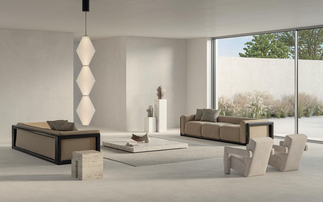 Die Feinsteinzeug- und Wandfliesenkollektion mit einem materiellen und dreidimensionalen Betoneffekt für den Innen- und Außenbereich. Die zehn neuen, modernen Farben und der Dekorapparat sind differenzierende Elemente der Kollektion, die beide zusammen mit der Designerin Elisa Ossino entwickelt wurden.