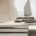 Eine elegante Kollektion von Wand- und Bodenfliesen aus Feinsteinzeug und mit Limestone-Effekt, die sehr realistisch und natürlich wirken, so dass sich das Produkt sowohl allein als auch in Kombination mit anderen Materialien wie Holz und Zement gut verwenden lässt. Die sechs hellen, modernen und eleganten Farbtöne eignen sich perfekt für Innen- und Außenbereiche.