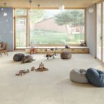 Das moderne Design und die innovative antibakterielle Technologie machen die Kollektion vielseitig und sorgen für Wohlbefinden und Sicherheit.Warme und kühle Nuancen werten die Grafiken auf und schaffen zeitlose Szenarien voller Persönlichkeit.