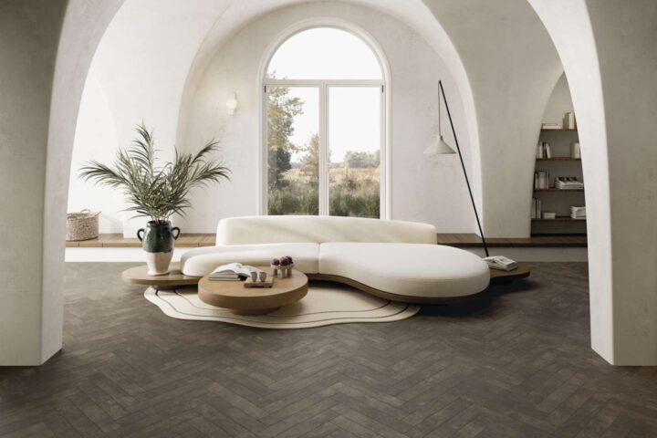 Eine von Beton inspirierte Palette neutraler Farbtöne, deren minimalistischer und innovativer Charakter die Dynamik des urbanen Lebens widerspiegelt.